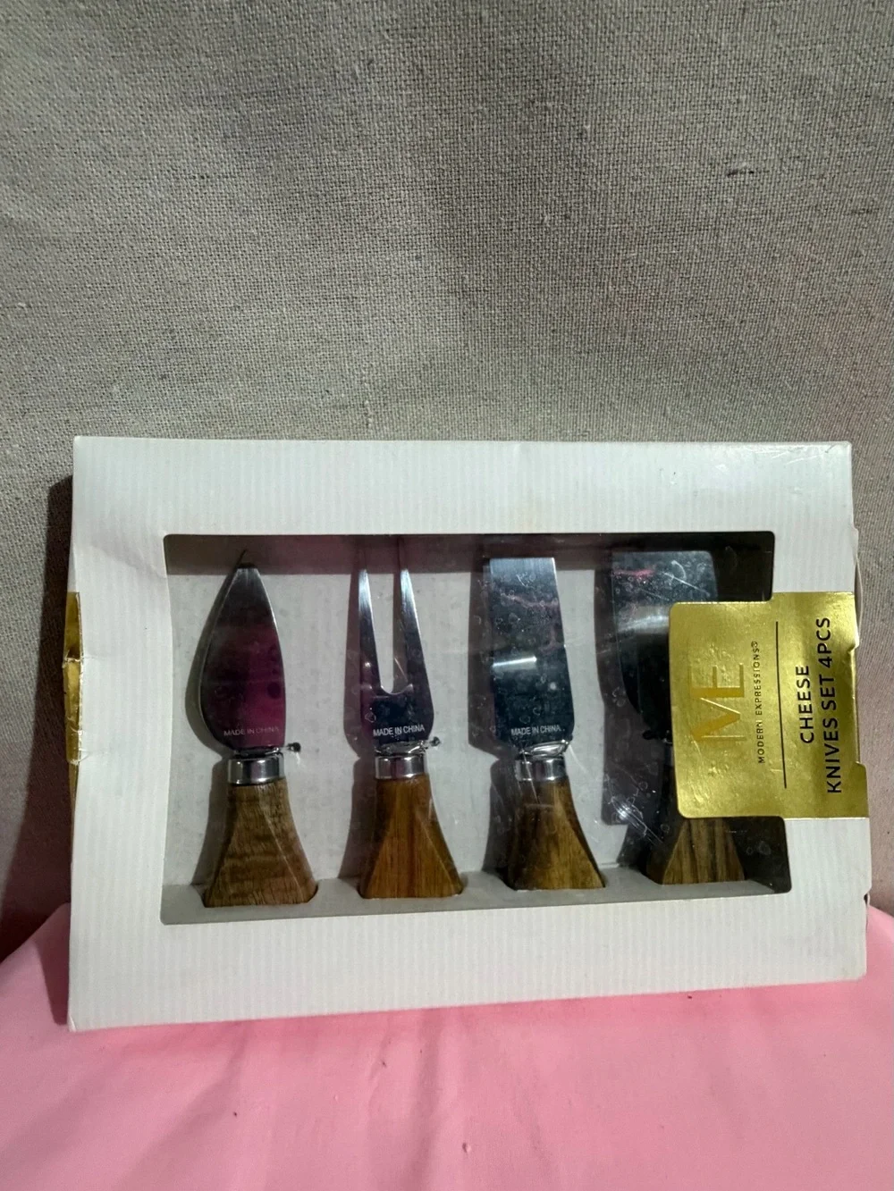 ME Makeover Essentials Wooden 6-Bottle Caddy & Cheese Knife set